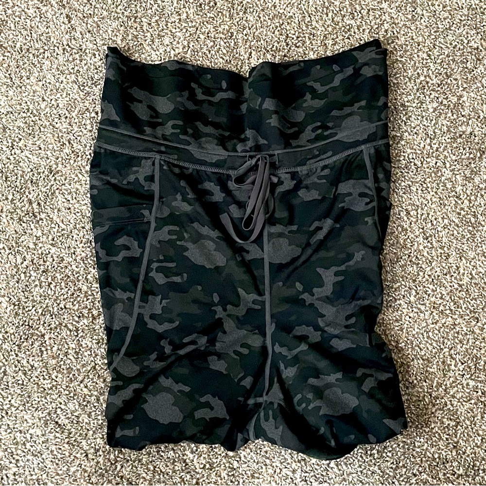 Fabletics Joggers - Camo Size 2X